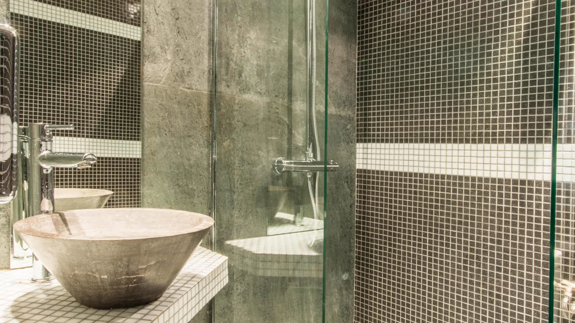 ***  פריז Hotel Moulin Plaza By Happyculture צרפת