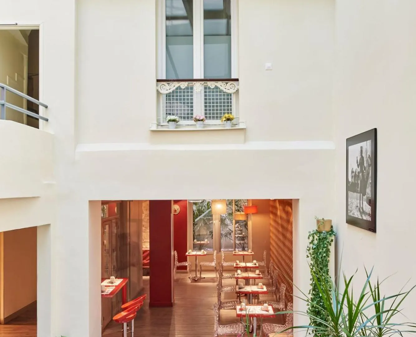 פריז Hotel Moulin Plaza By Happyculture צרפת
