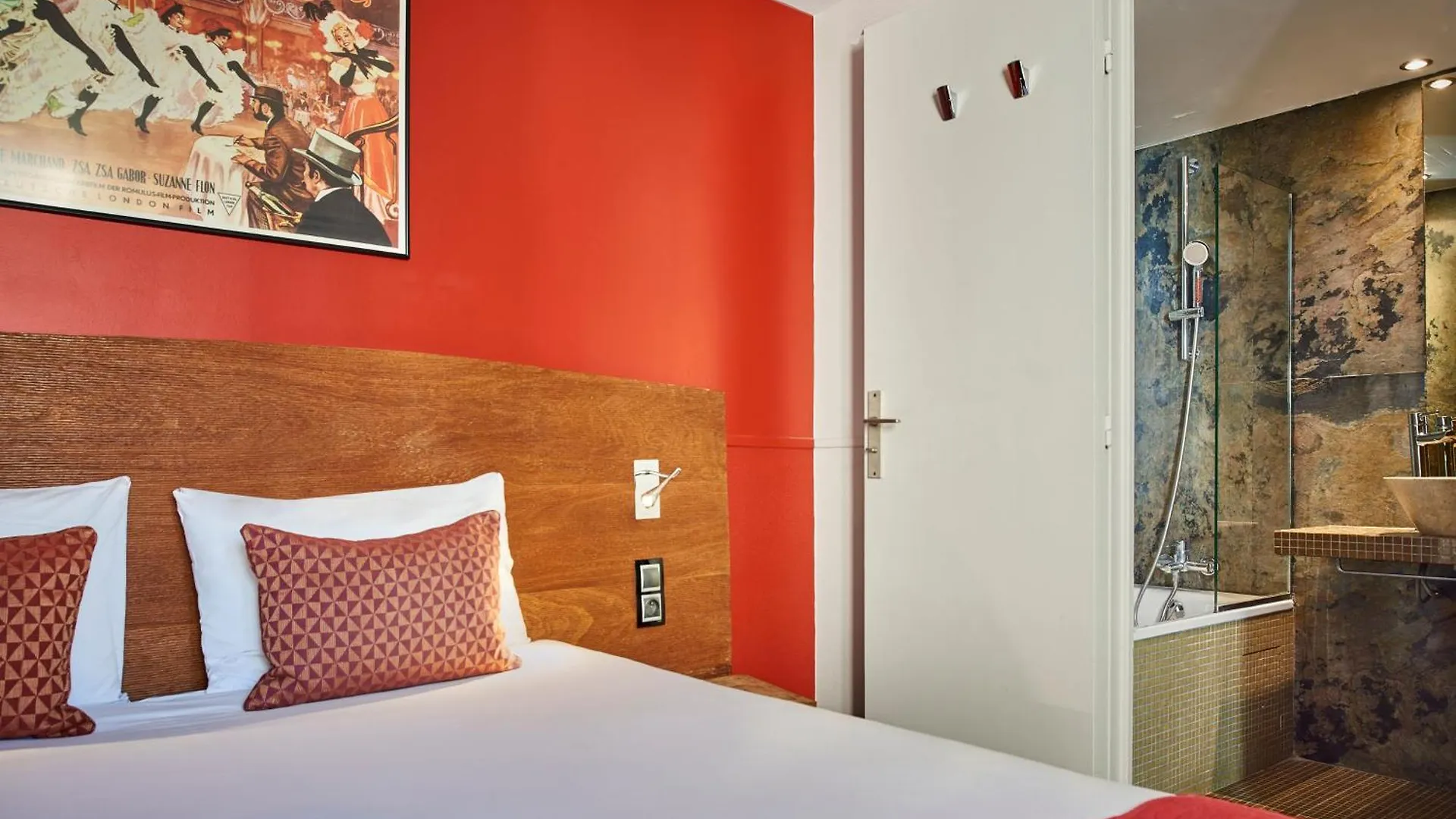 פריז Hotel Moulin Plaza By Happyculture 3*,  צרפת