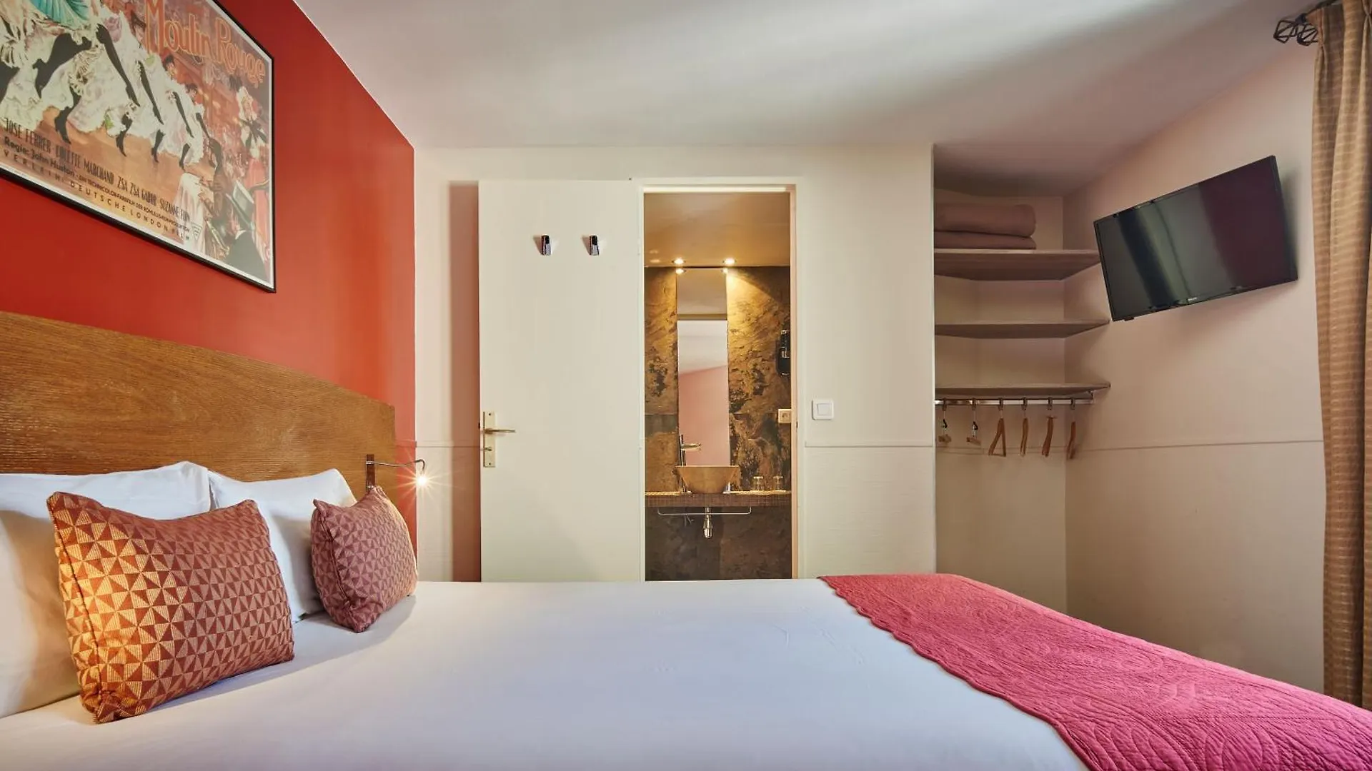 ***  פריז Hotel Moulin Plaza By Happyculture צרפת
