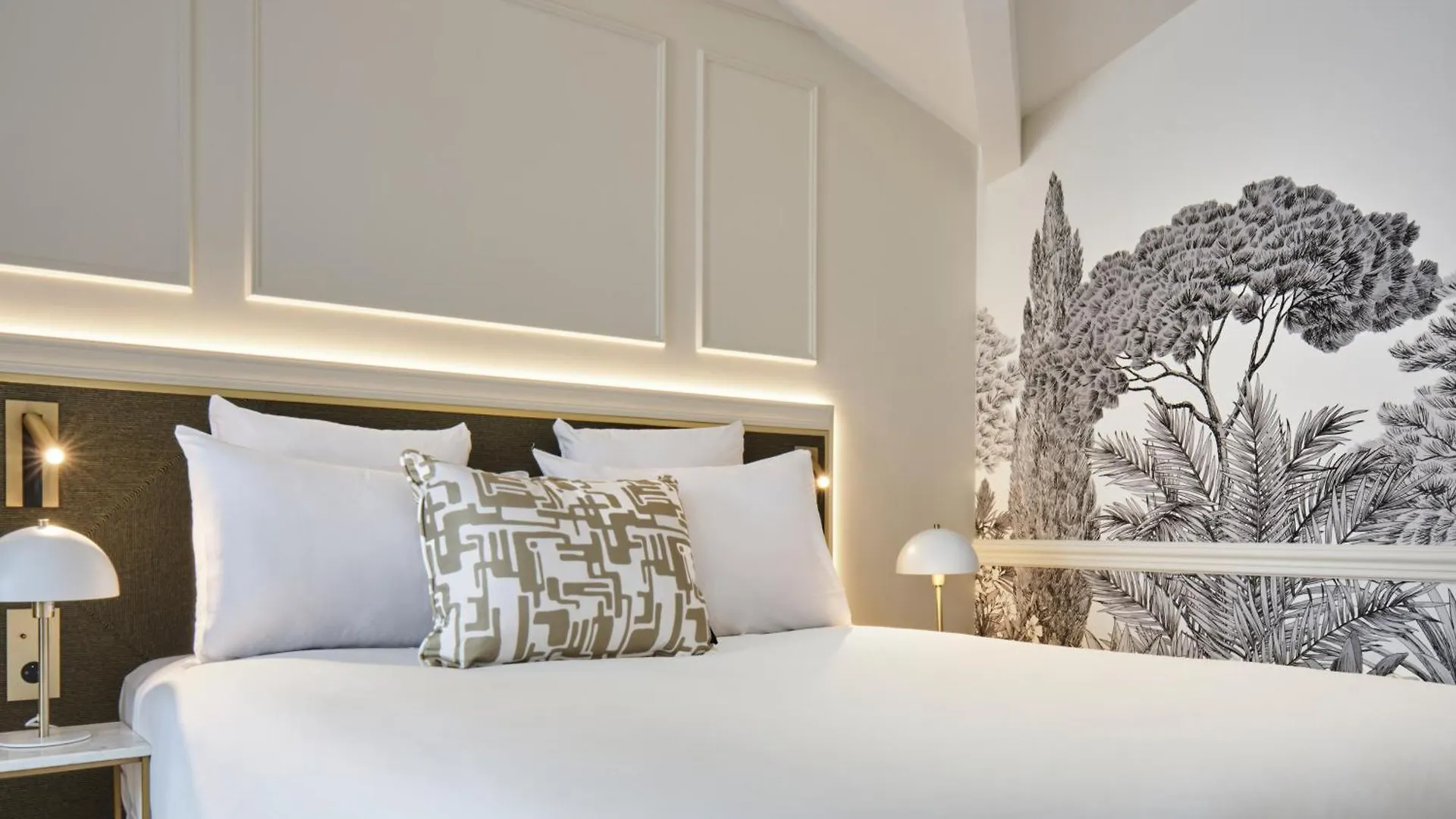 פריז Hotel Moulin Plaza By Happyculture צרפת