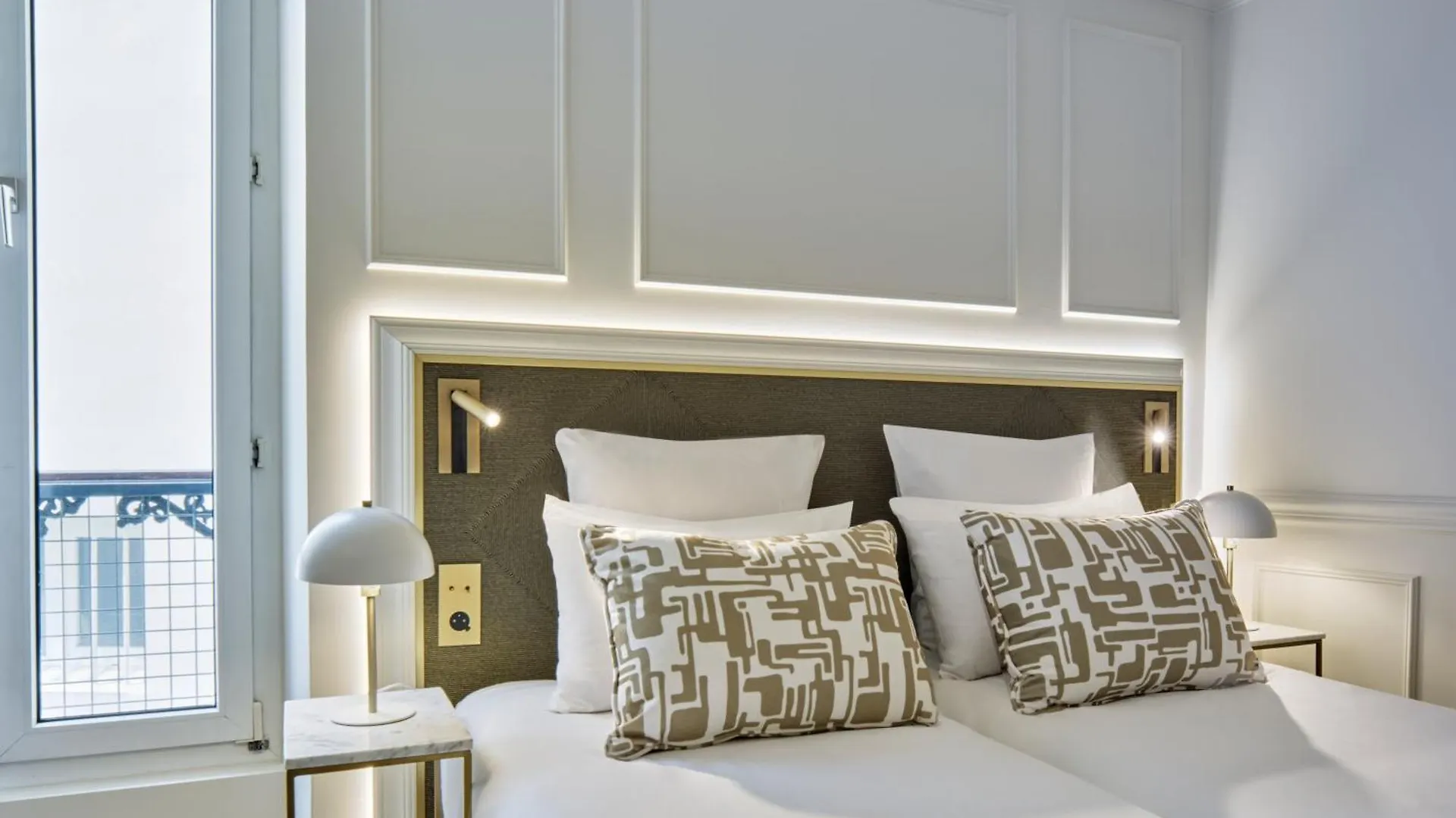 פריז Hotel Moulin Plaza By Happyculture 3*,