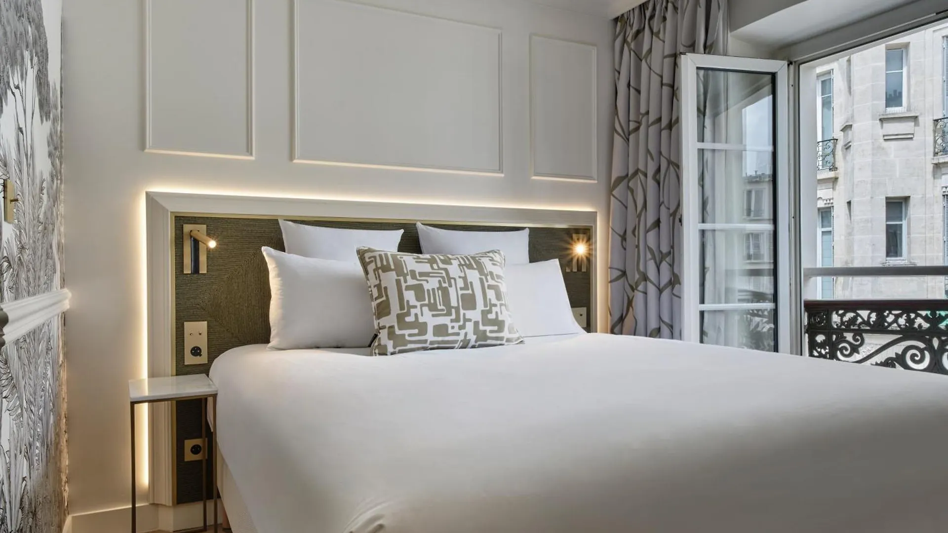 פריז Hotel Moulin Plaza By Happyculture צרפת
