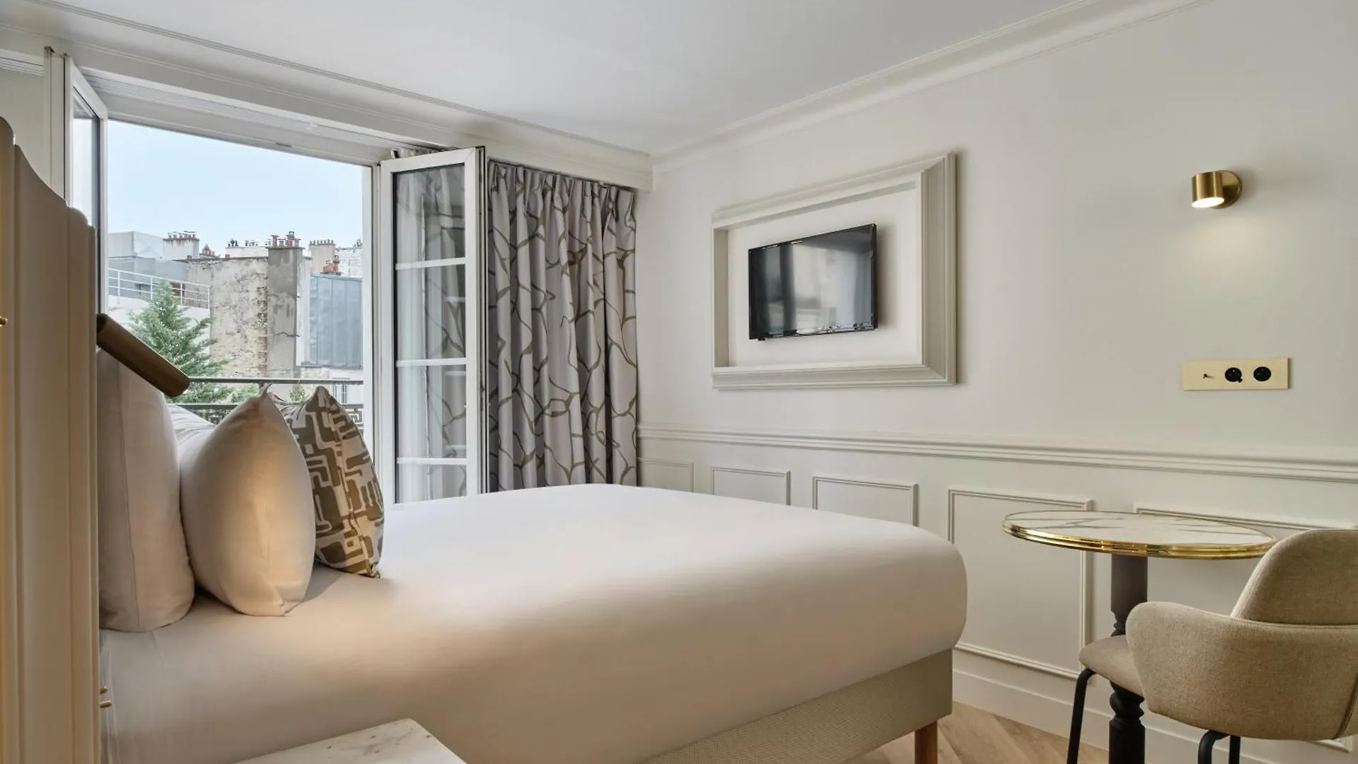 ***  פריז Hotel Moulin Plaza By Happyculture צרפת