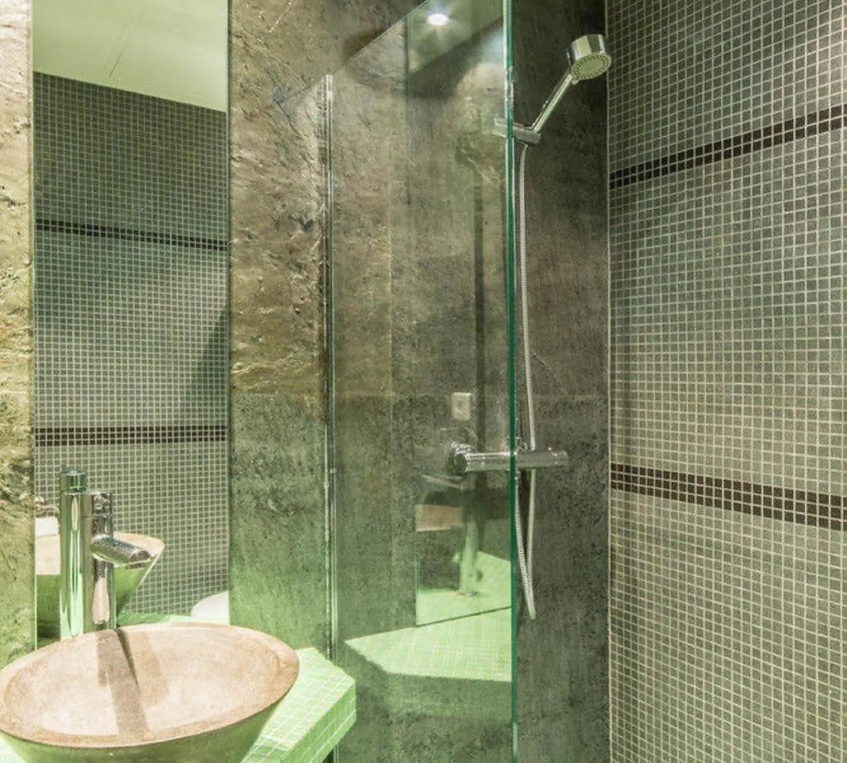 Hotel Moulin Plaza By Happyculture Paris France